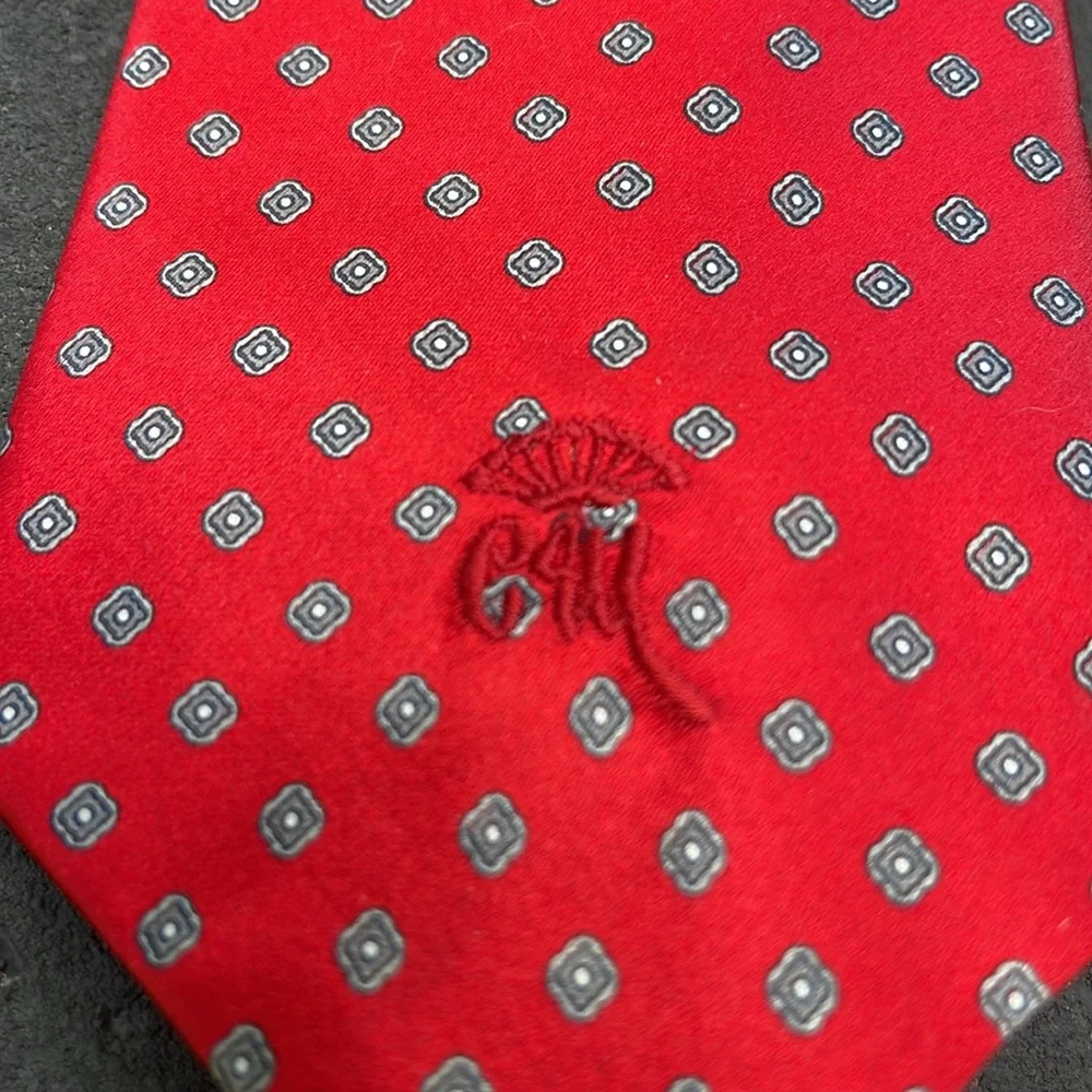 Countess Mara Red tie